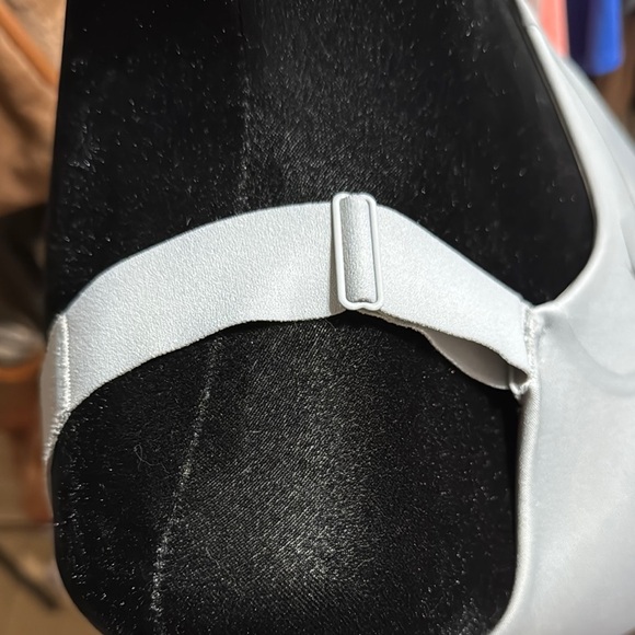 Nike Alpha Gray Sports Bra - Picture 5 of 8